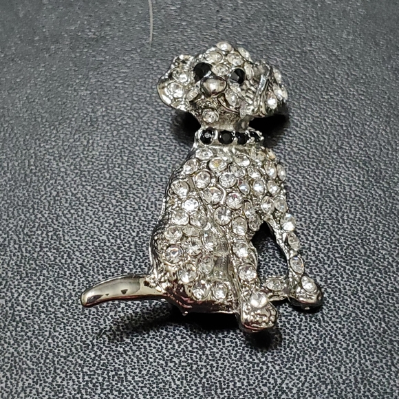 Jewelry - *Sale * Silver tone rhinestone puppy brooch